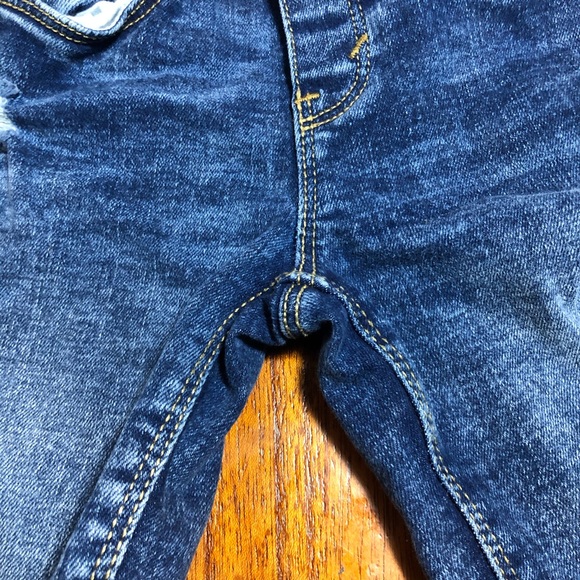 Old Navy karate distressed skinny jeans - Picture 5 of 6